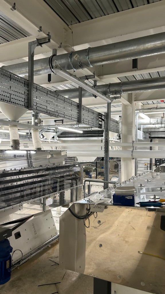 Interior of the Navara Mill showing Schulze milling machinery and cable containment